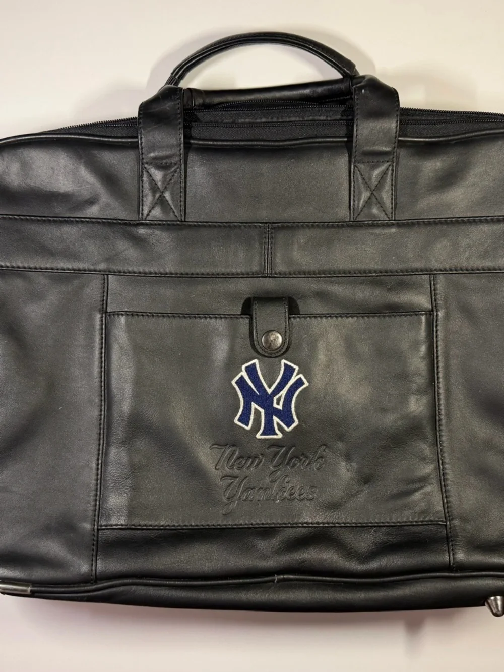Danbury Mint NY Yankees Brazilian Leather Carry‑On Overnight Bag –‎ Vintage